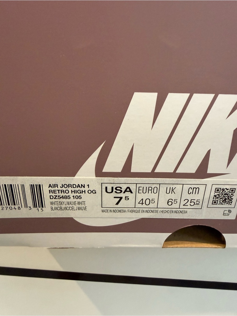 Unisex Nike Jordan Mid Sneakers in Mauve and White - Picture 6 of 6